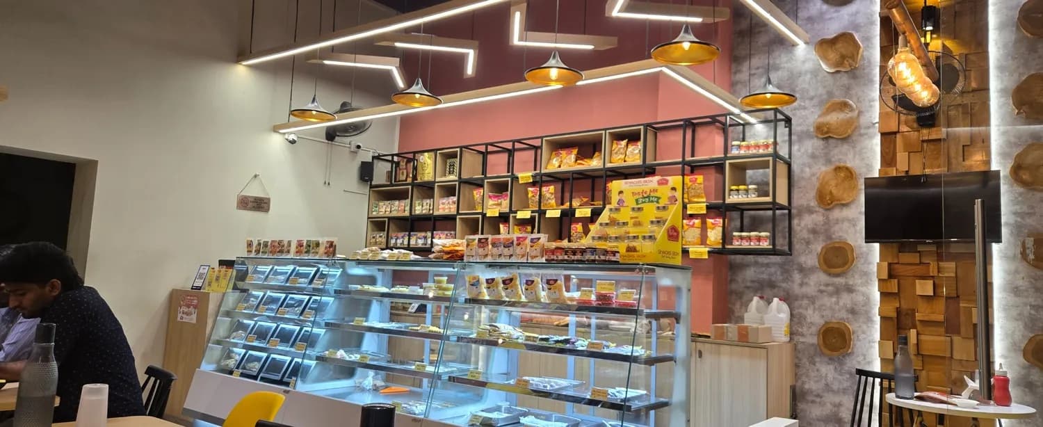 Studio 7 Salon & Snacks Box Cafe